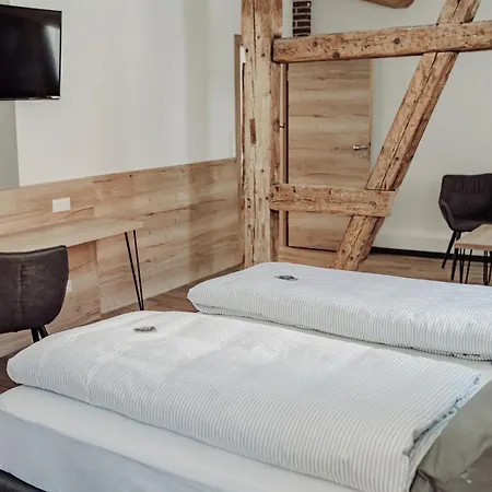 Zum Adler Hotel *